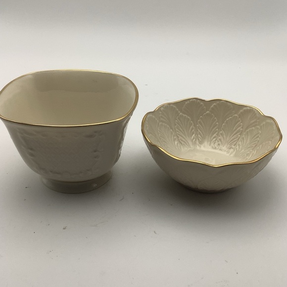 Two Classic Lenox Small Embossed Bowls - Picture 2 of 12